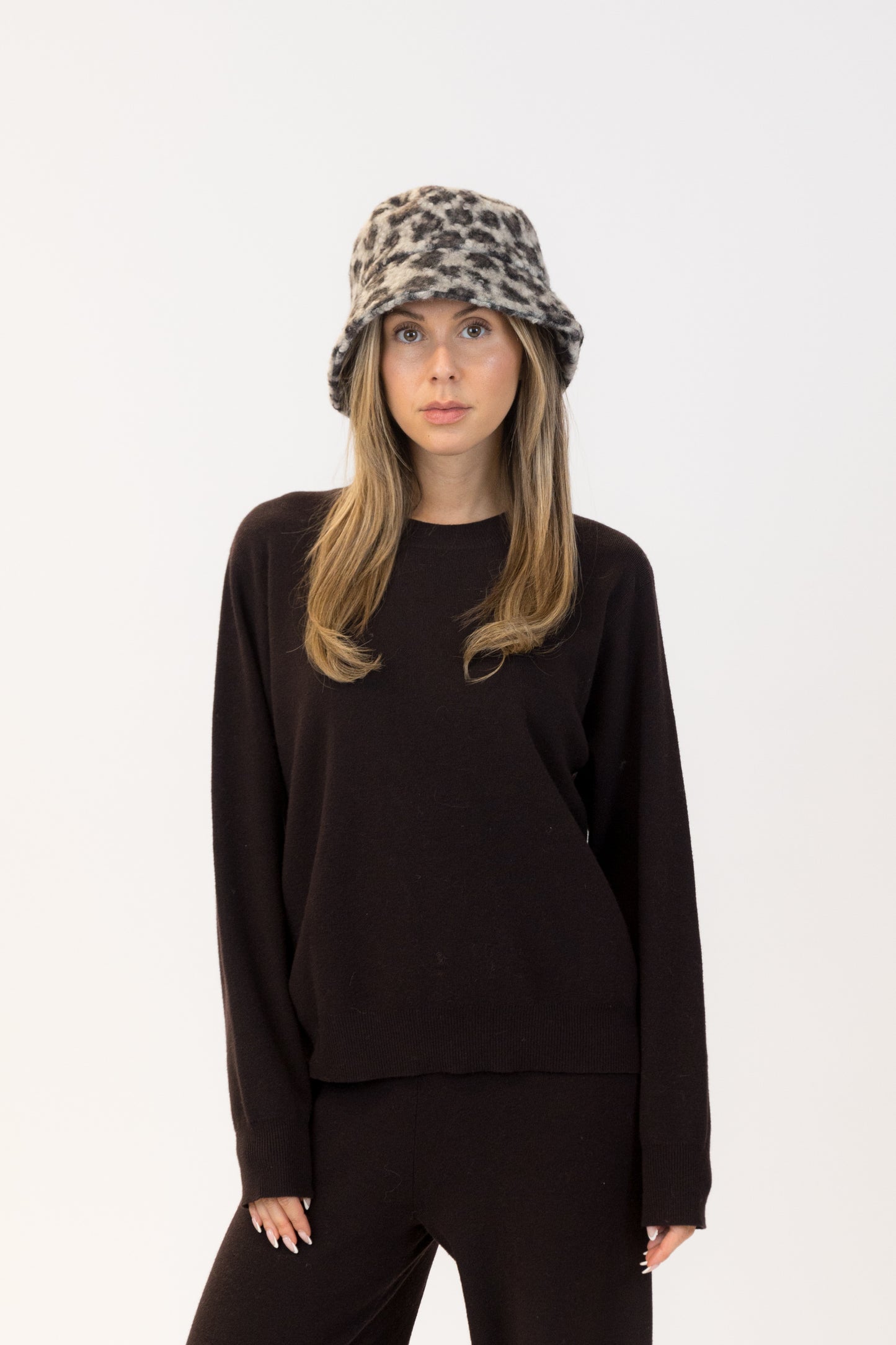 LEOBUCKET HAT